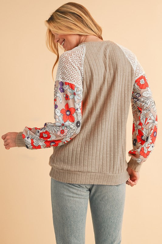 / Floral Laceability Beige Floral Patchwork Blouse