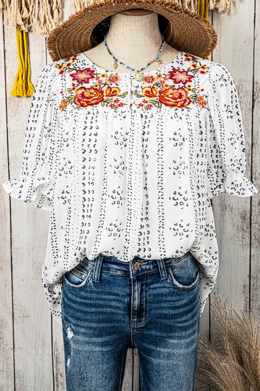 @Pick Me A Bouquet White Short Sleeve Top (Size Small)